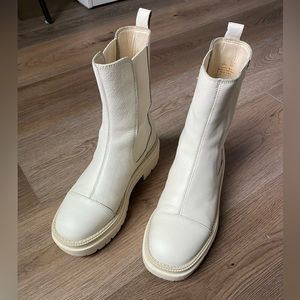 Wellington Lug Sole Chelsea Boot (Modern Ivory Leather)